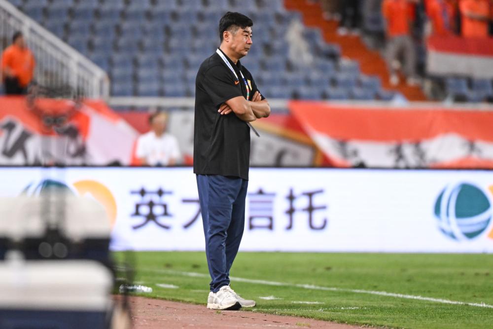 足球传奇皮雷生涯回顾与他对现代比赛的深远影响